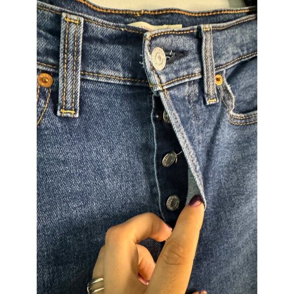 Levi’s women’s wedgie straight distressed knee jeans size 26 - Picture 3 of 8